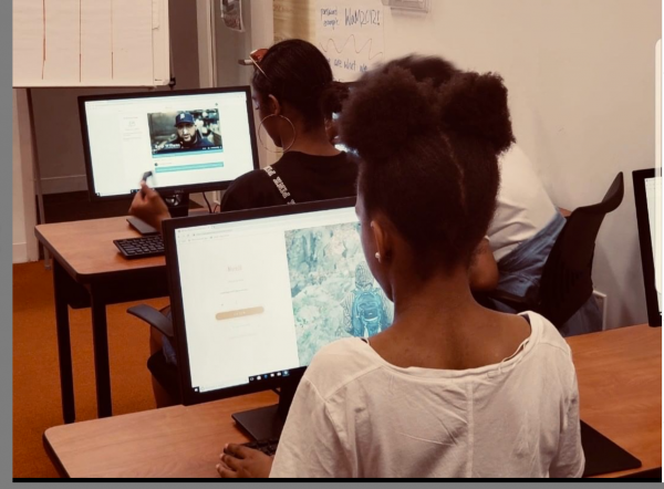 Students taking mentoring course.